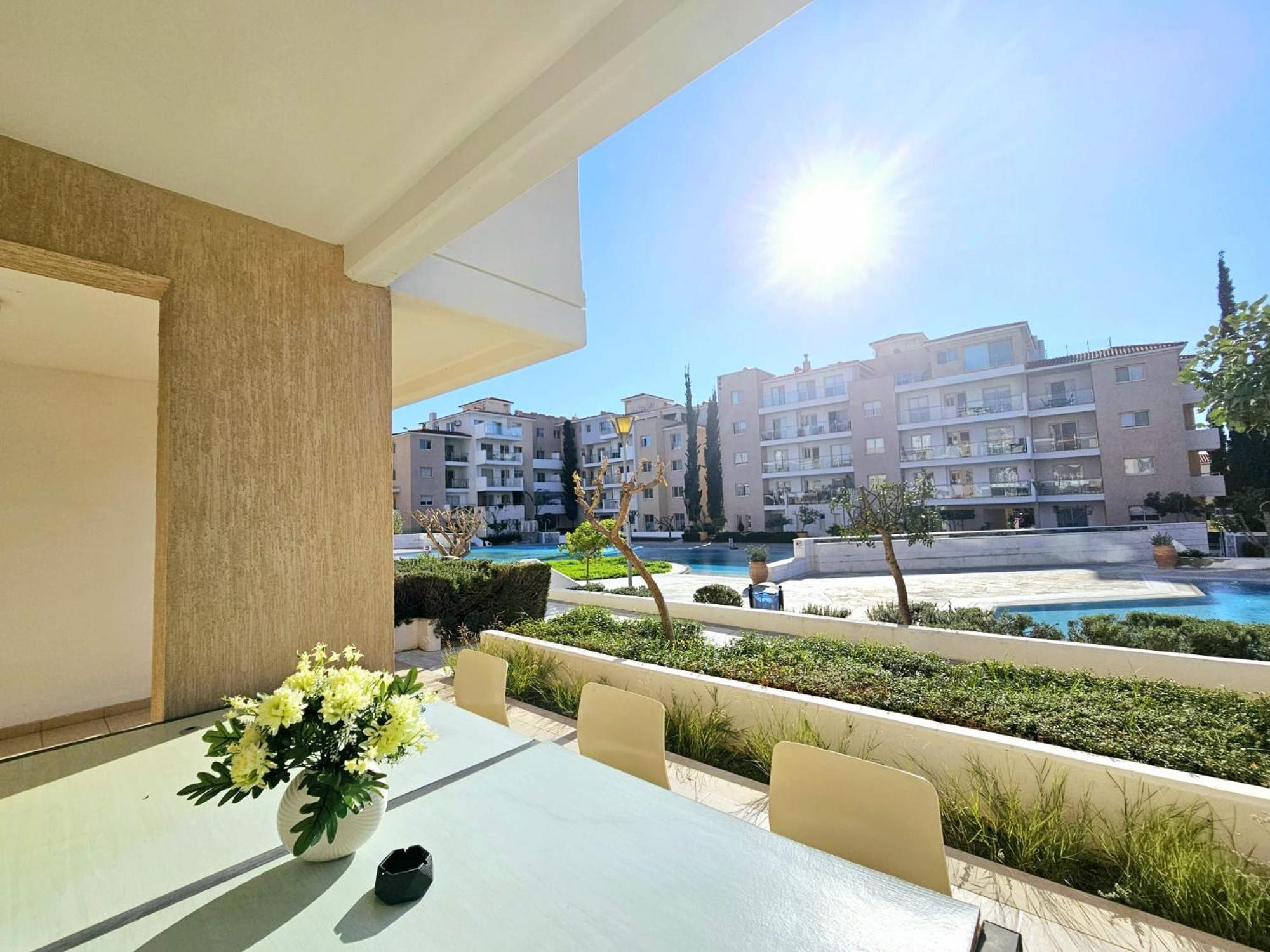 Elysia Park Apartments Paphos Luaran gambar