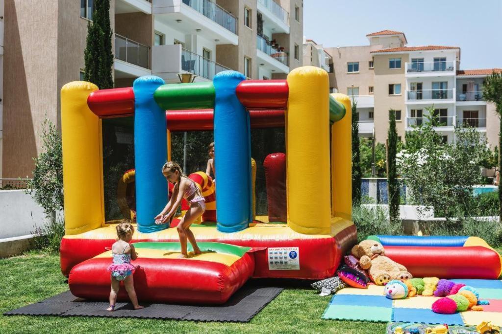 Elysia Park Apartments Paphos Luaran gambar